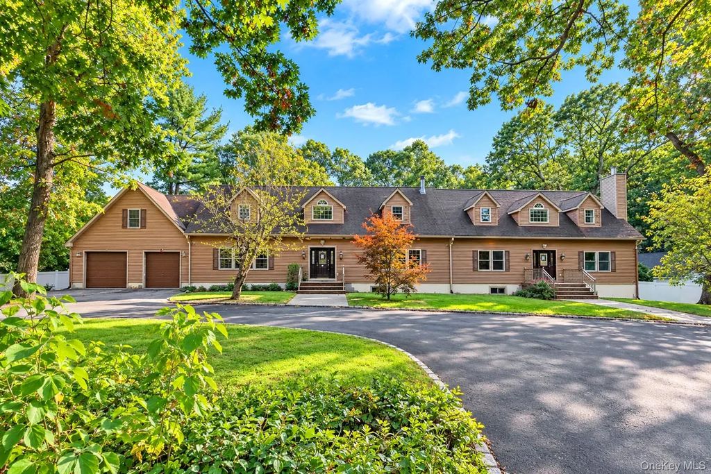 260 Deforest Road N, Dix Hills