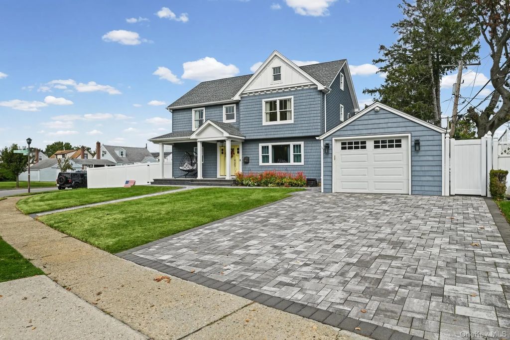 325 Paul Place, West Hempstead