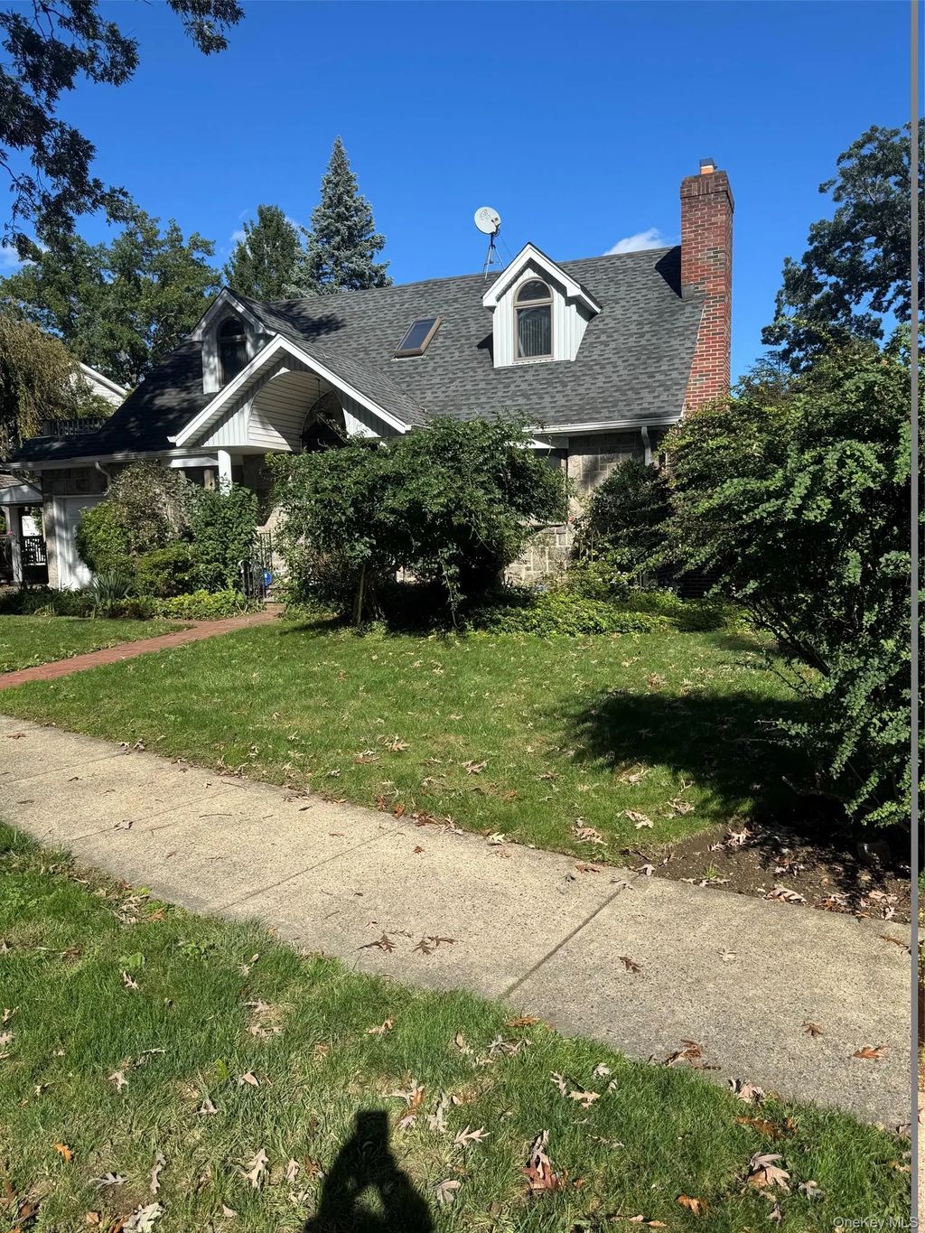 102 Hillside Park Drive, New Hyde Park