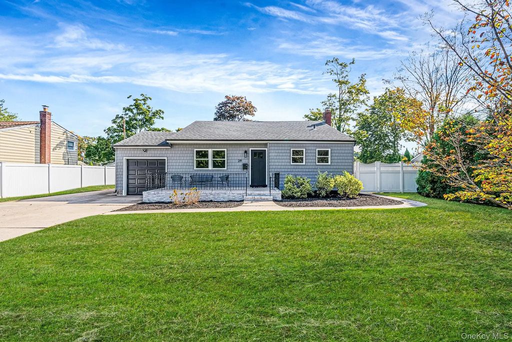 29 Edgewater Avenue, Bayport