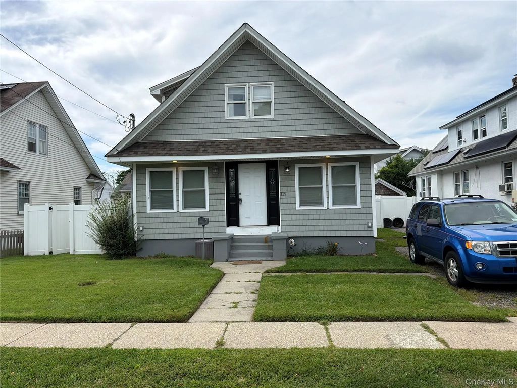 116 S Clinton Avenue, Bay Shore