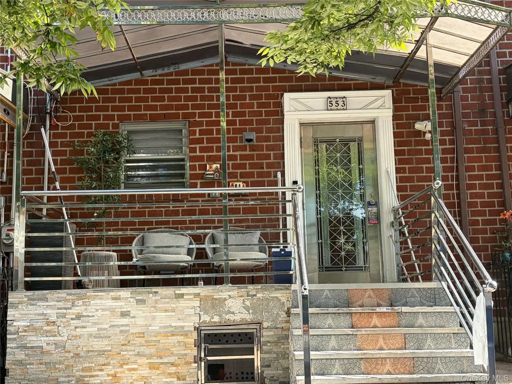 553 Hendrix, Brooklyn