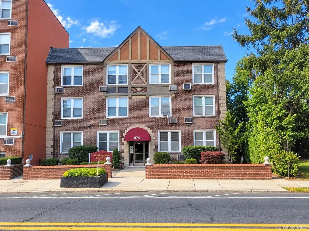 874 W Broadway # A3, Woodmere