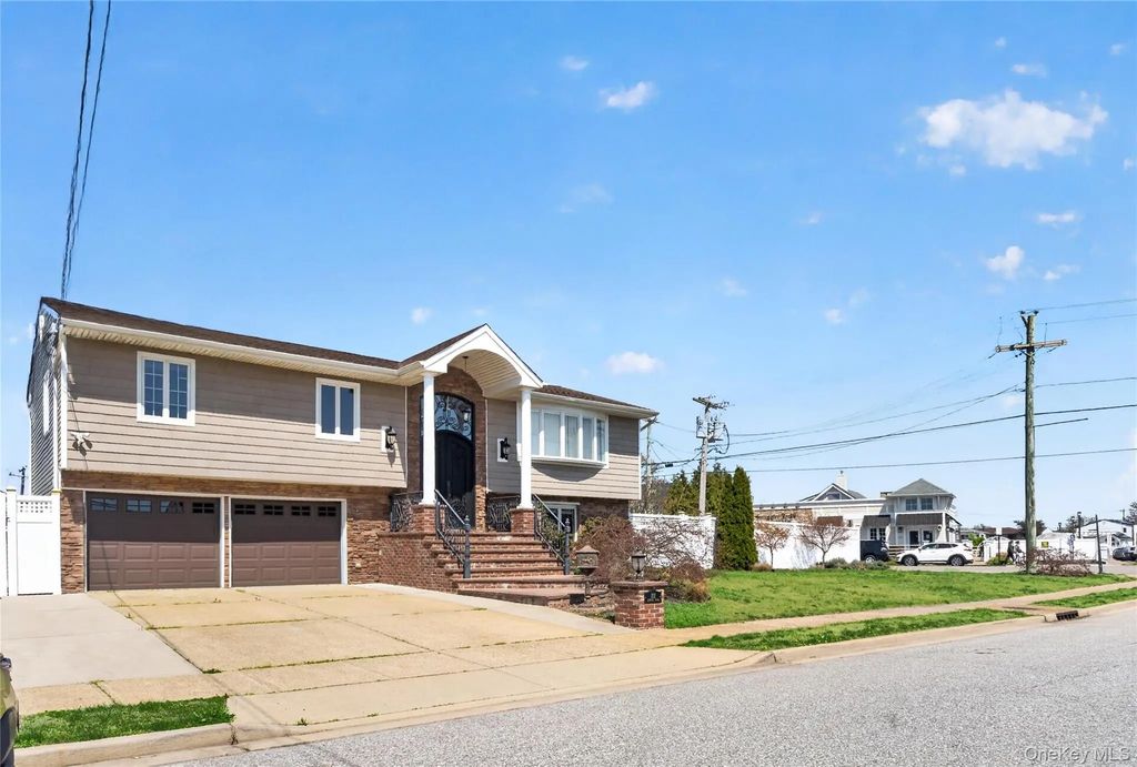 101 Jetmore Place, Massapequa