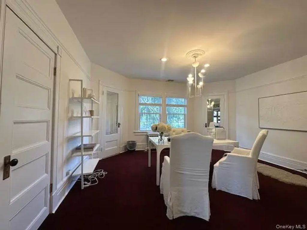 27 West Neck Road, Huntington