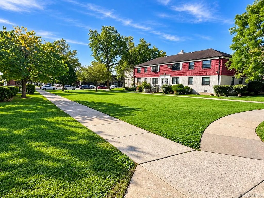 136-51 Jewel Ave # A, Kew Garden Hills