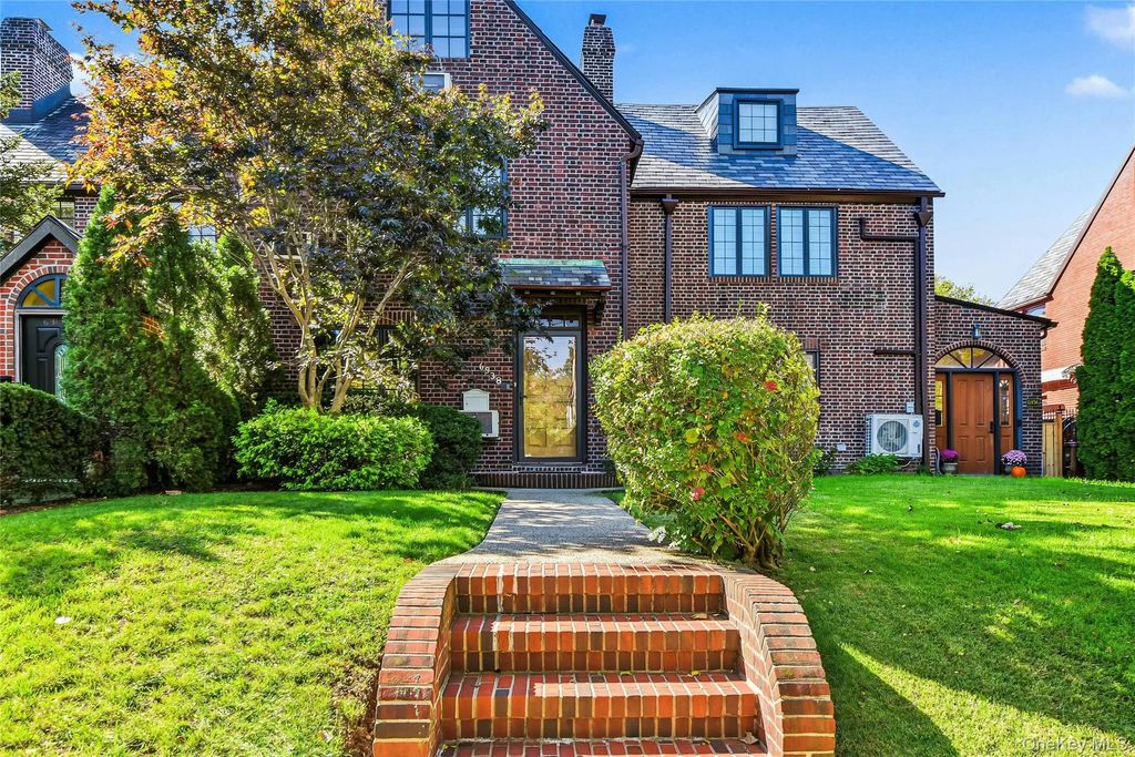 69-38 Fleet Street, Forest Hills
