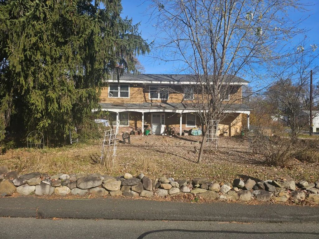 128 Laurel Road, New City
