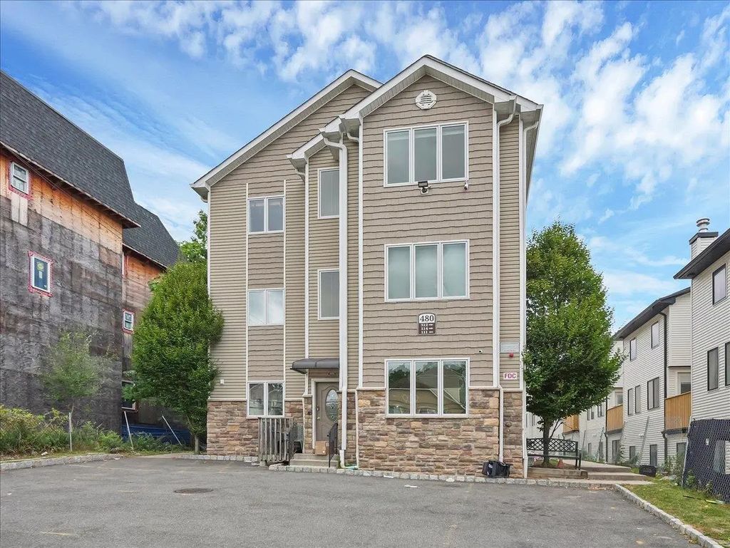 480 W Central Avenue, Spring Valley