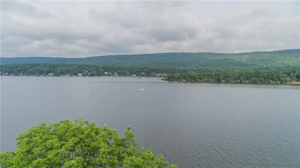 26 Cove Road, Greenwood Lake