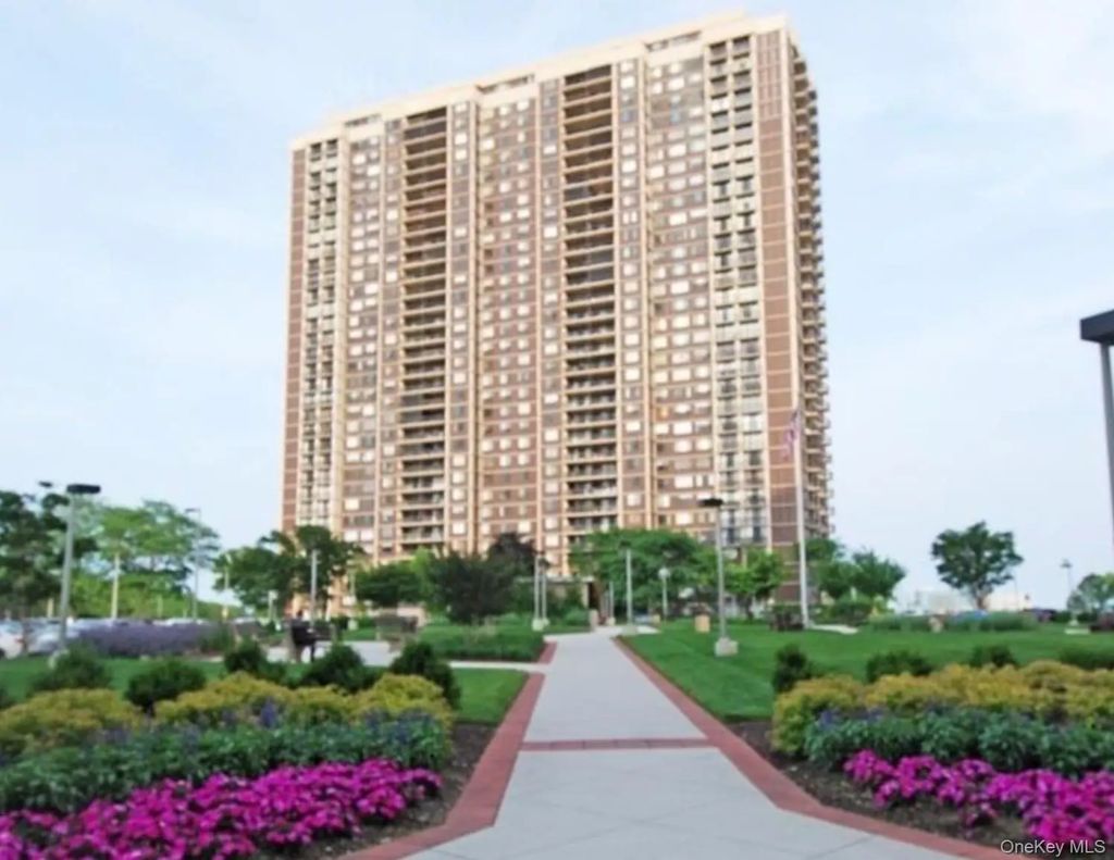 27010 Grand Central Parkway # 32m, Floral Park