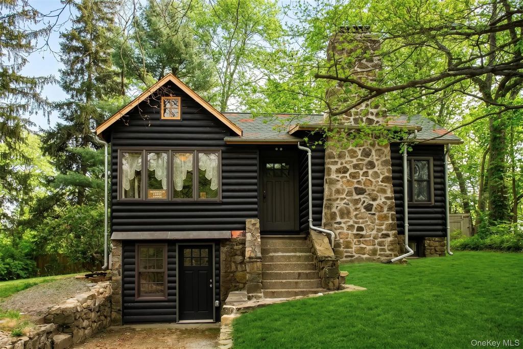 11 Locust Drive, Cold Spring