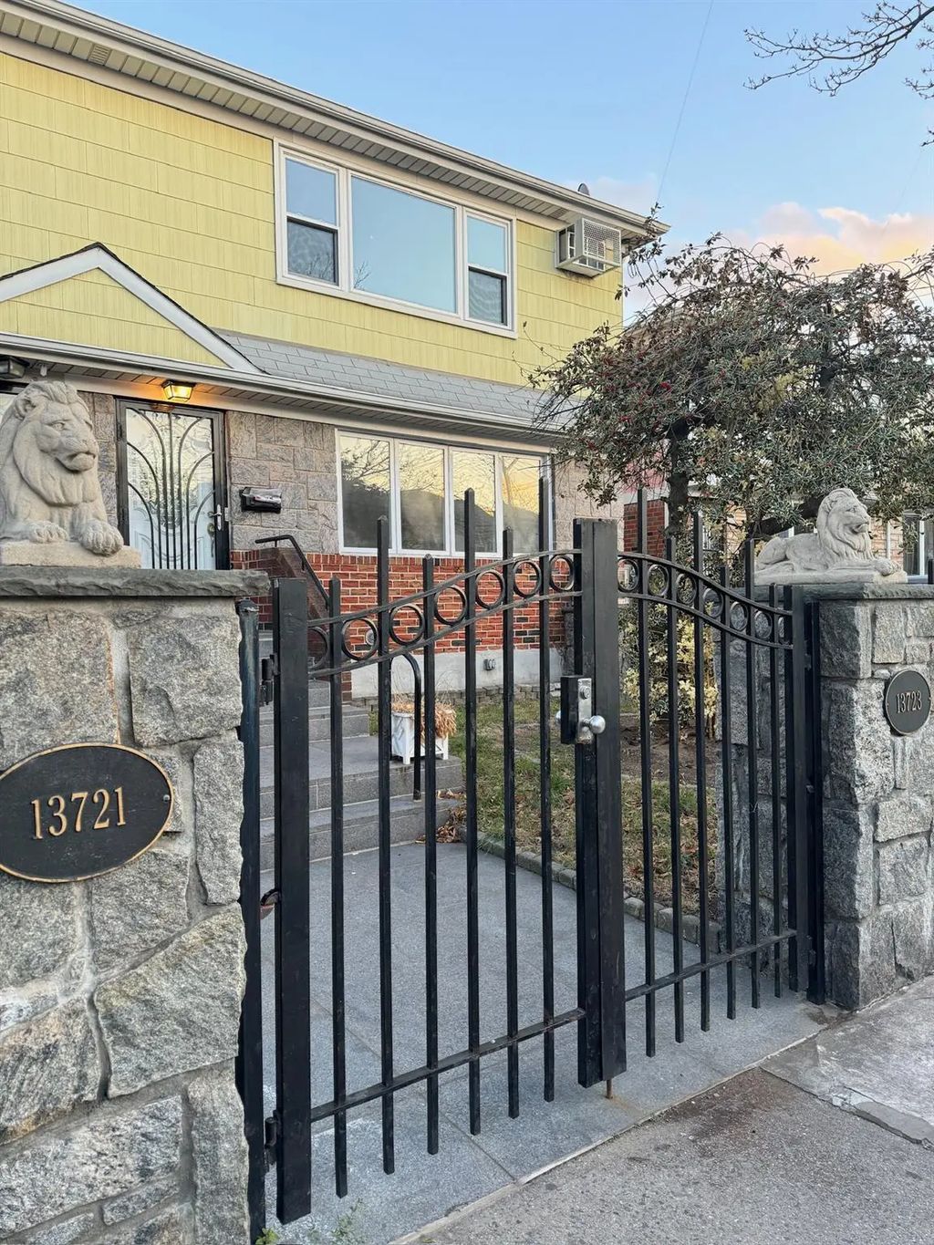 13723 Lafayette Street, South Ozone Park