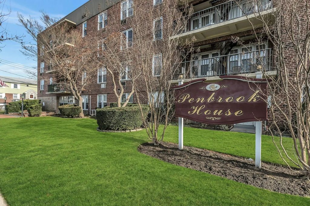 60 Hempstead Avenue 1k, Lynbrook