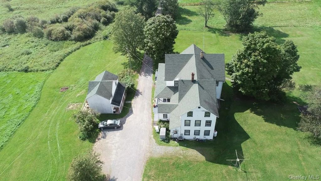354 E Hill Road, Jeffersonville