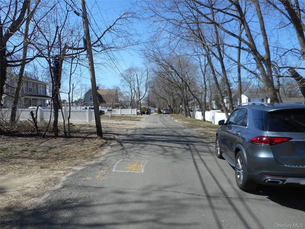 45 Brewster Lane, Amityville