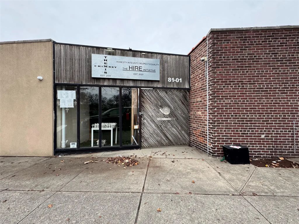 81-01 Furmanville Avenue, Middle Village