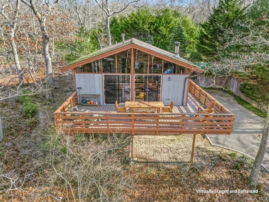 292 Little Fresh Pond Road, Southampton