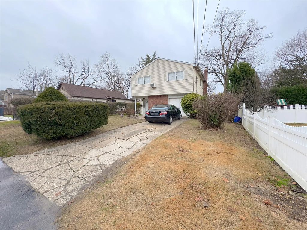 11 Willow Street, Wheatley Heights