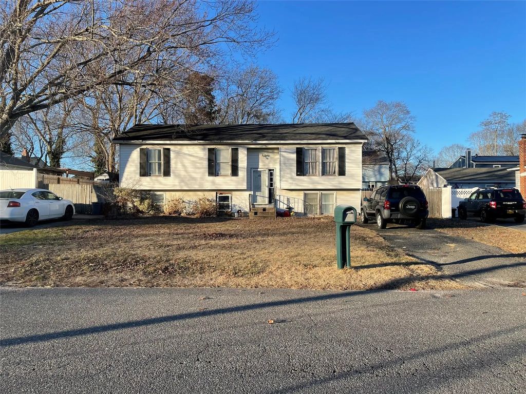 43 Adobe Drive, Shirley