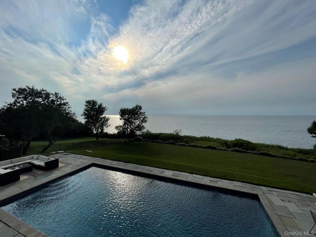 580 Lloyds Lane, Mattituck