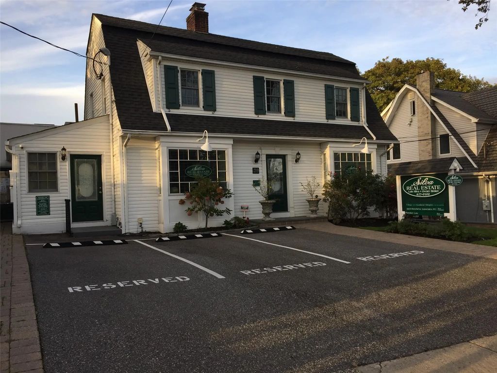 39 Orchard Street, Manhasset