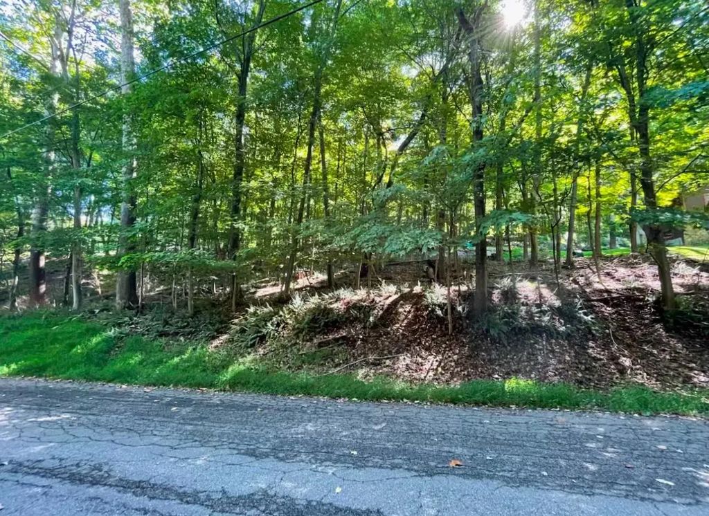 16 Laura Lane, Hopewell Junction