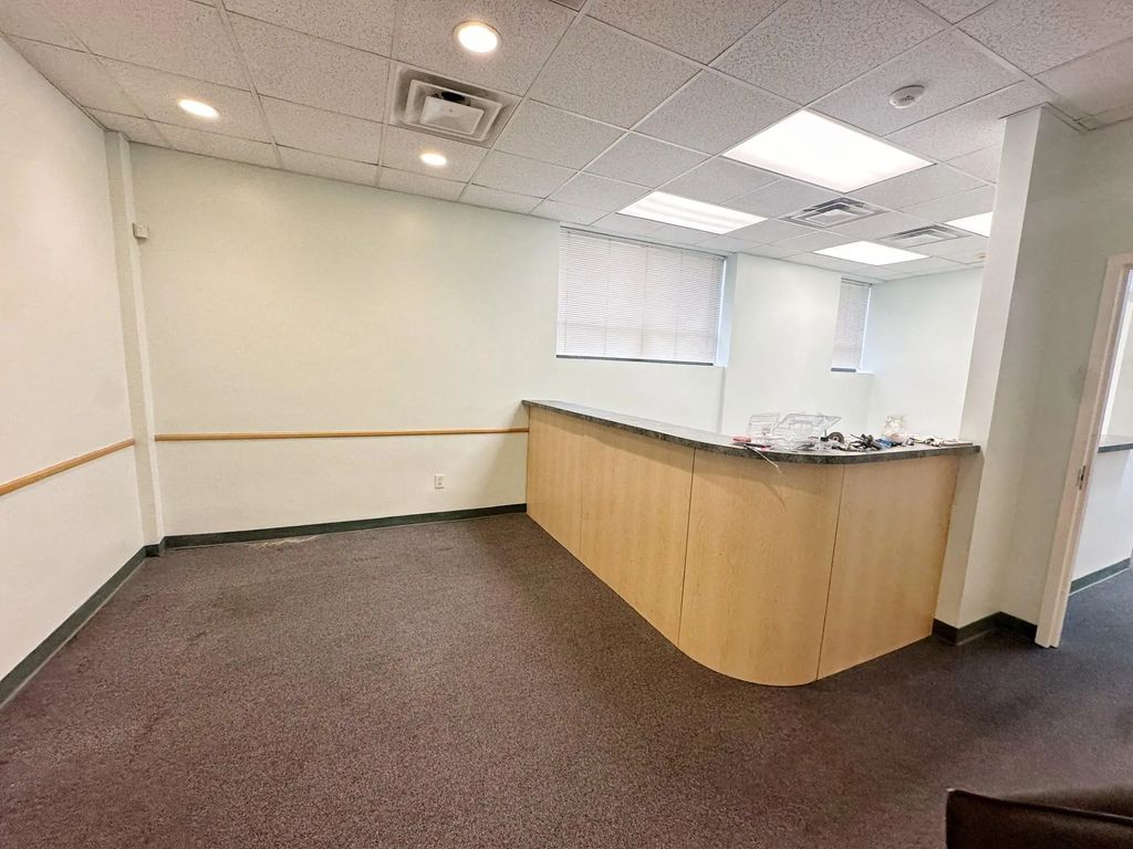531 Central Park Avenue # 102, Scarsdale