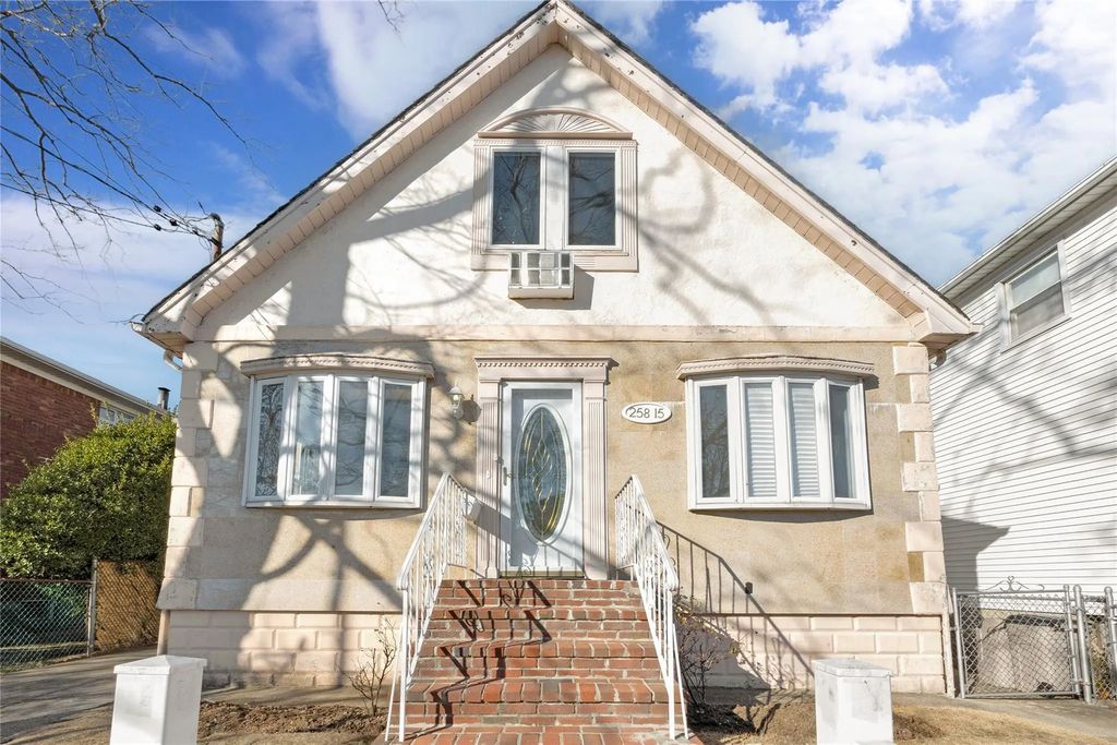 258-15 83rd Avenue, Glen Oaks