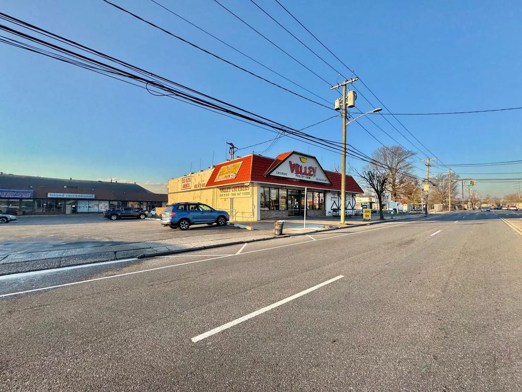 560 Franklin Avenue, Franklin Square