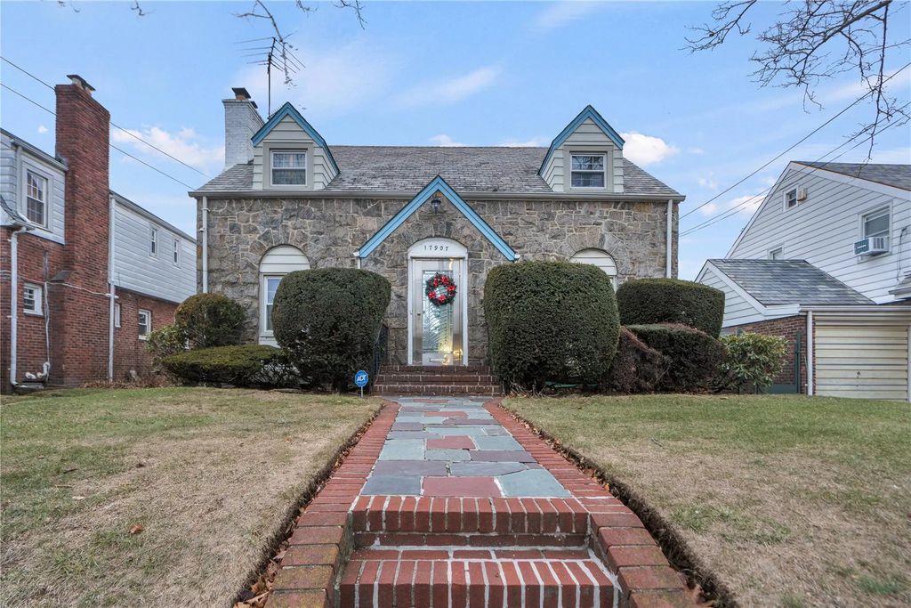 17907 Murdock Avenue, Addisleigh Park
