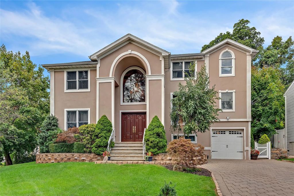 2 Dorchester Drive, Yonkers