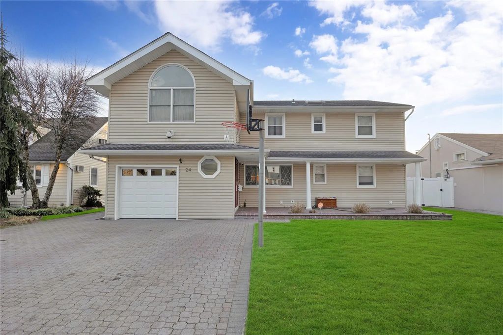 24 Saddle Rock Road, Valley Stream