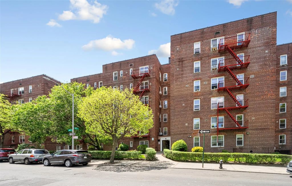 39-50 52nd Streets # 1b, Woodside