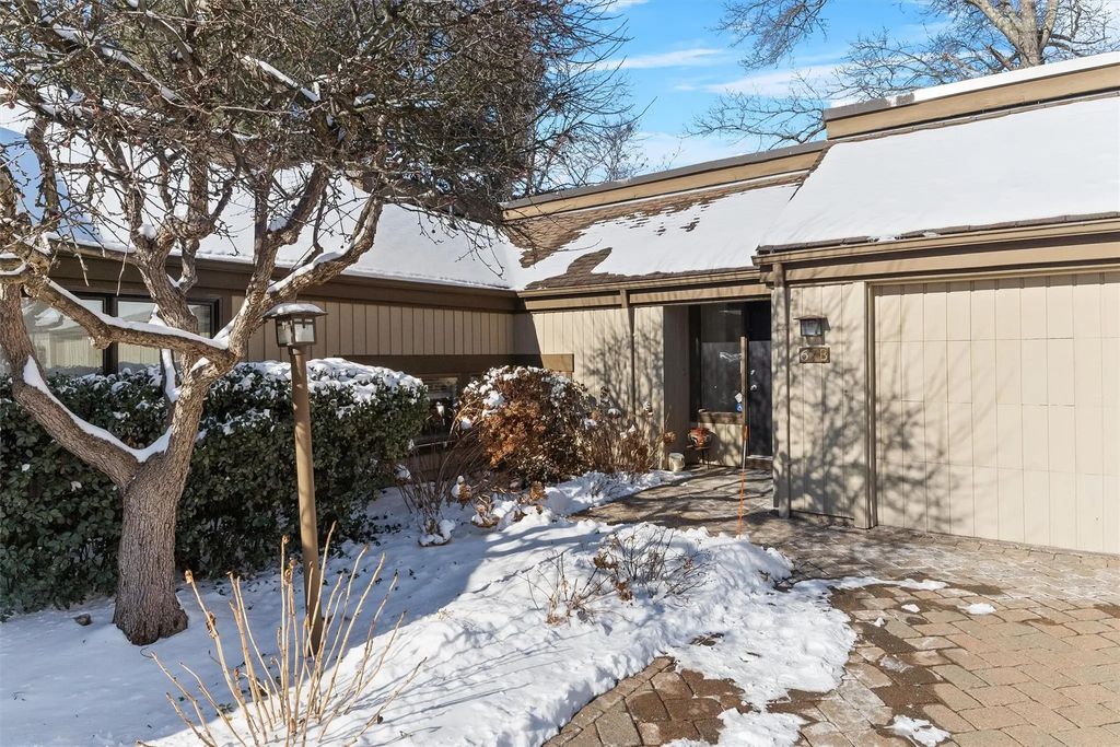 67 Heritage Hills # B, Somers