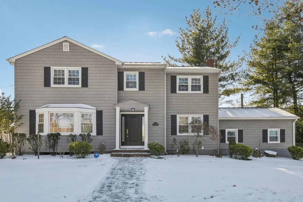 4 Main Avenue, Garden City