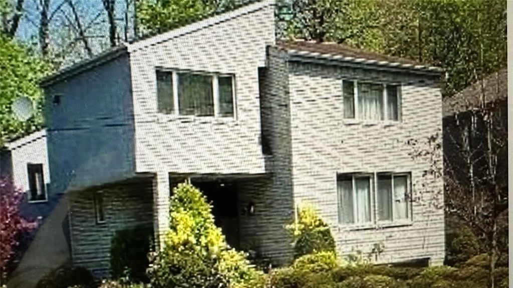 17 Wooleys Lane, Great Neck