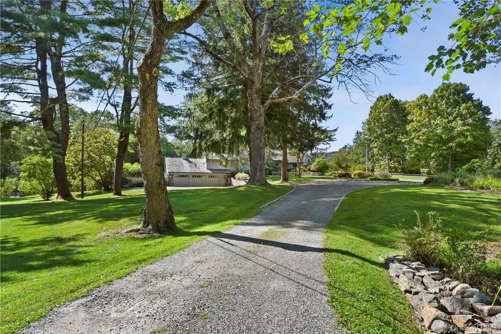 106 Old Stone Hill Road, Pound Ridge