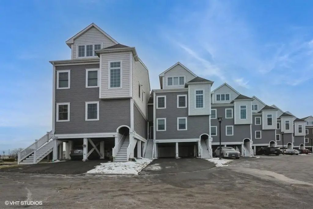 311 Marina Pointe Drive # H, East Rockaway