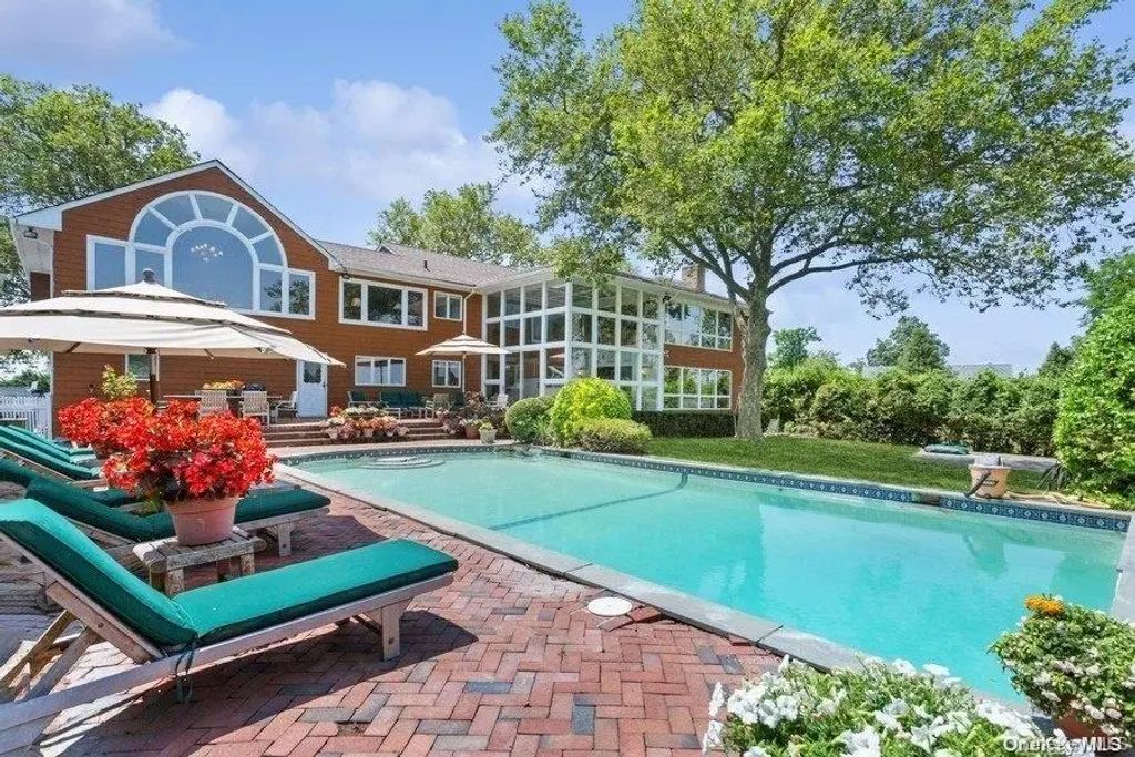 30 Thixton Drive, Hewlett Harbor