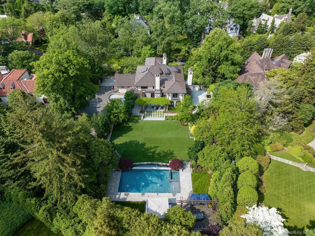 47 Masterton Road, Bronxville
