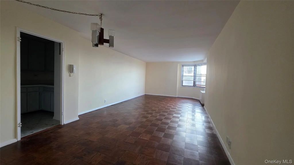 70-25 Yellowstone Boulevard # 24b, Forest Hills