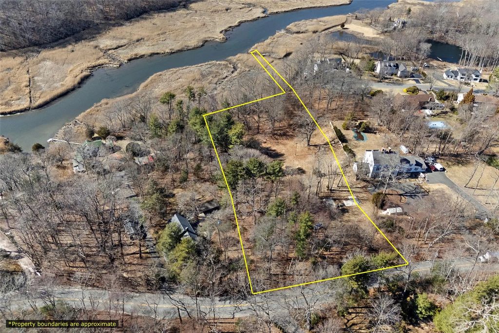 326a Nissequogue River Road, Saint James