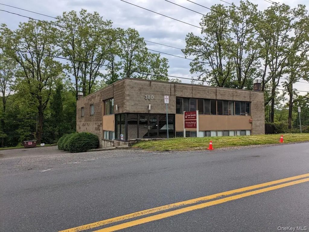 380 Adams Street, Bedford