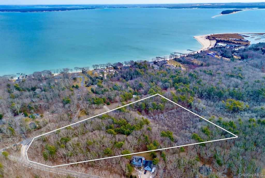 11200 N Bayview Road, Southold