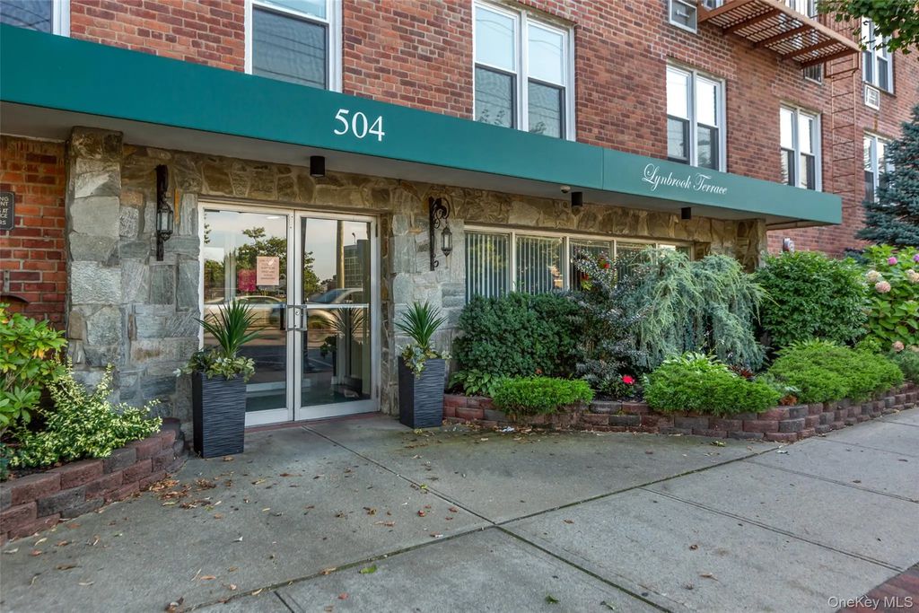 504 Merrick Road 2k, Lynbrook