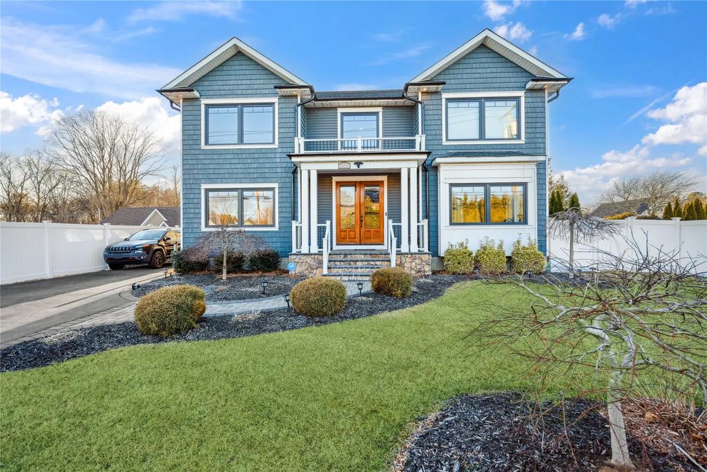 1260 Smithtown Avenue, Bohemia