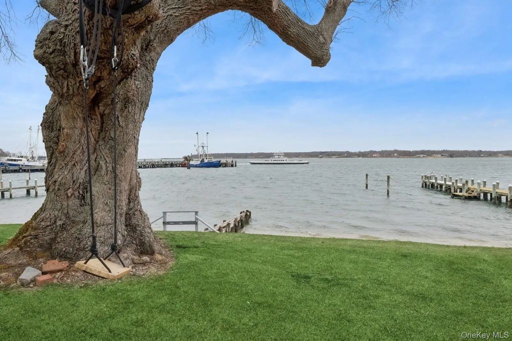 424 4th Street, Greenport