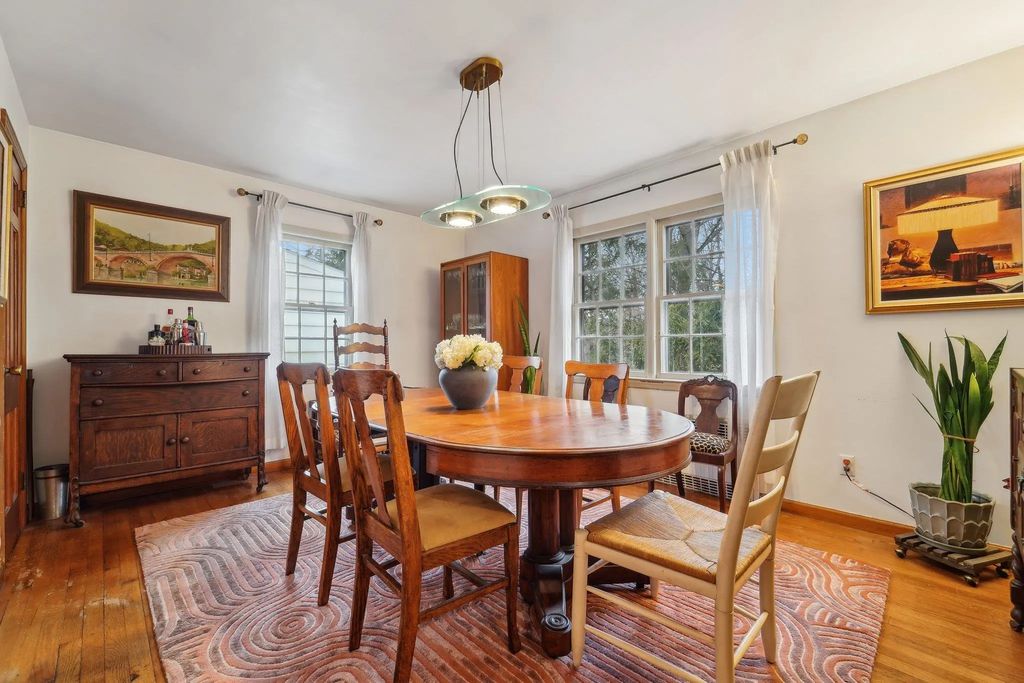 10 Wayside Drive, White Plains