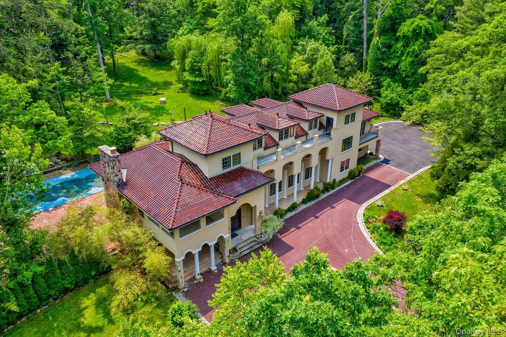 262 Harbor Acres Road, Port Washington